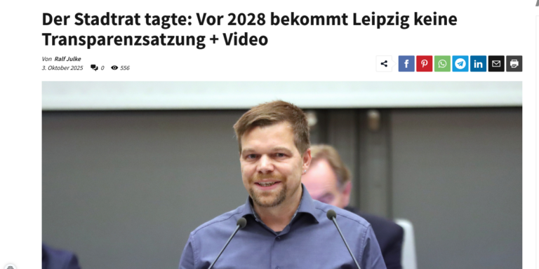 Stadtrat Paul am Rednerpult. Über ihm die Überschrift des LIZ-Artikels.